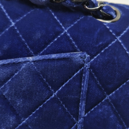 Chanel Classic Flap Medium Velours Bleu Roi Quincaillerie Argentée