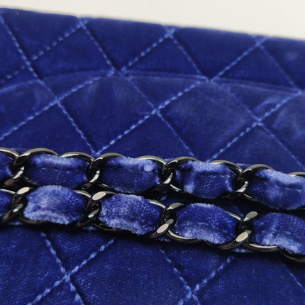 Chanel Classic Flap Medium Velours Bleu Roi Quincaillerie Argentée
