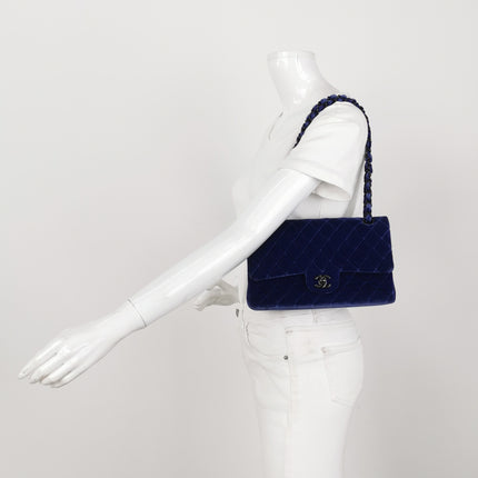 Chanel Classic Flap Medium Velours Bleu Roi Quincaillerie Argentée