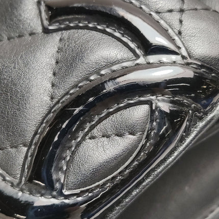 Sac Reporter Chanel Cambon multi-poches, taille moyenne, en cuir de veau noir avec CC noir