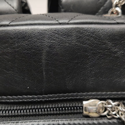 Sac Reporter Chanel Cambon multi-poches, taille moyenne, en cuir de veau noir avec CC noir