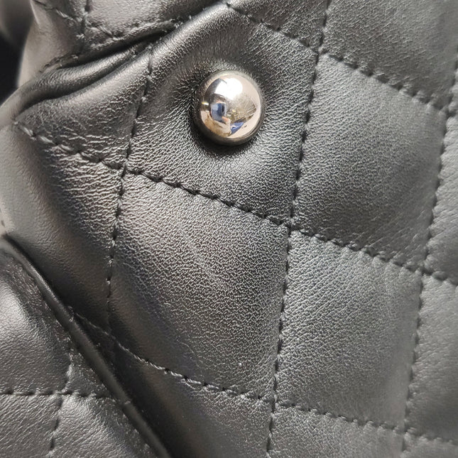 Sac Reporter Chanel Cambon multi-poches, taille moyenne, en cuir de veau noir avec CC noir