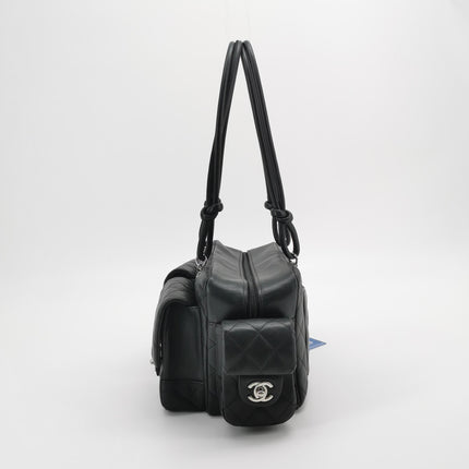 Sac Reporter Chanel Cambon multi-poches, taille moyenne, en cuir de veau noir avec CC noir