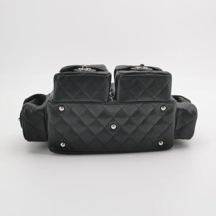 Sac Reporter Chanel Cambon multi-poches, taille moyenne, en cuir de veau noir avec CC noir