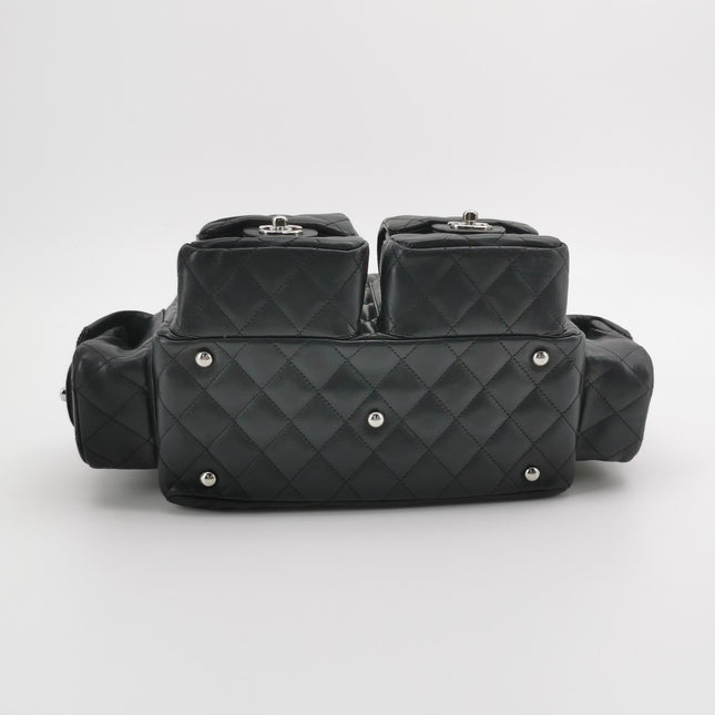 Sac Reporter Chanel Cambon multi-poches, taille moyenne, en cuir de veau noir avec CC noir