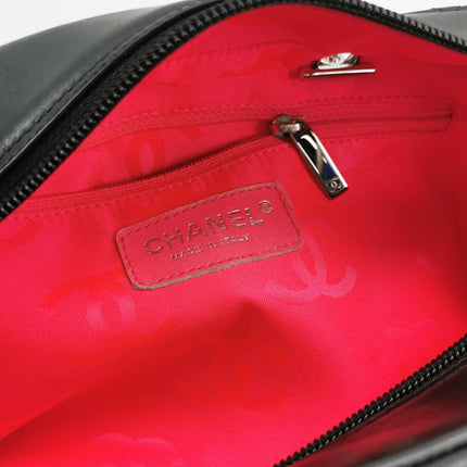 Sac Reporter Chanel Cambon multi-poches, taille moyenne, en cuir de veau noir avec CC noir