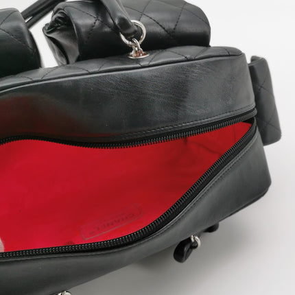 Sac Reporter Chanel Cambon multi-poches, taille moyenne, en cuir de veau noir avec CC noir