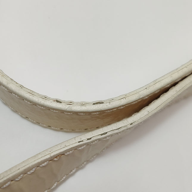 Sac à bandoulière FENDI Baguette en cuir verni froissé blanc