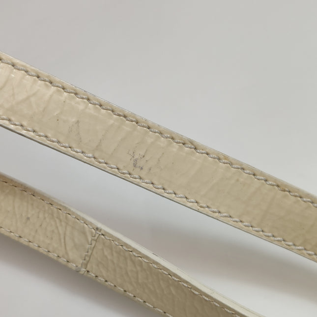 Sac à bandoulière FENDI Baguette en cuir verni froissé blanc