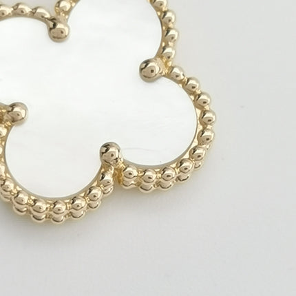 Van Cleef & Arpels Necklace Vintage Alhambra pendant 18k Yellow Gold Mother of Pearl