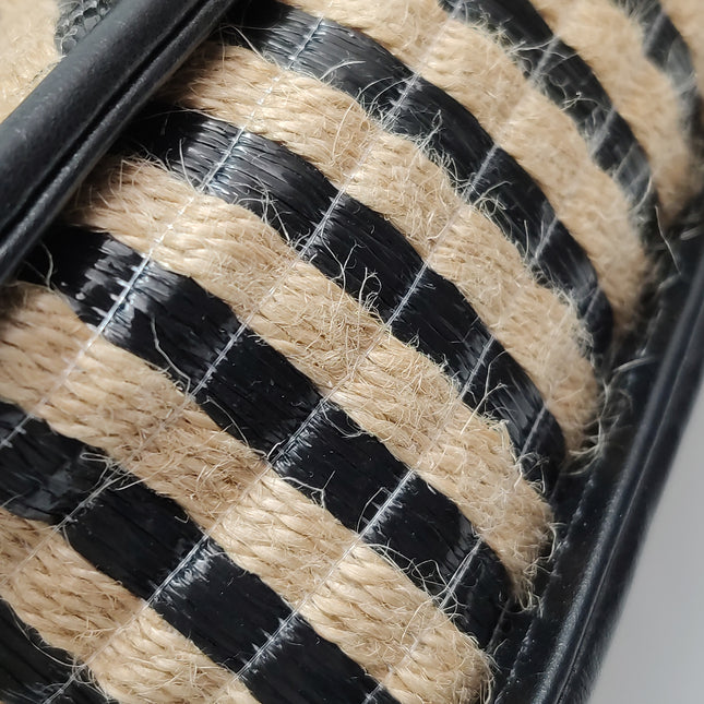 Sac à rabat Chanel Medium en raphia et jute rayé, surpiqûres façon diamant, noir