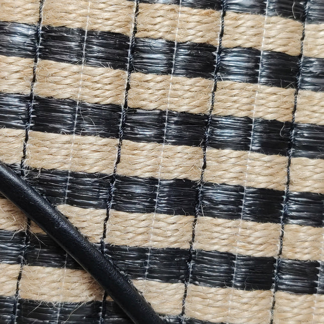Sac à rabat Chanel Medium en raphia et jute rayé, surpiqûres façon diamant, noir