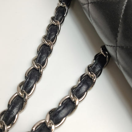 Chanel Classique Grand Modèle Cuir d'Agneau Noir Double Rabat Métal Argenté 2012