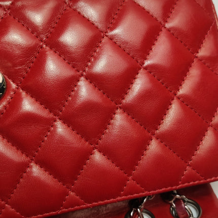 Sac bandoulière Chanel Baguette à rabat en agneau rouge et noir, double chaîne argentée
