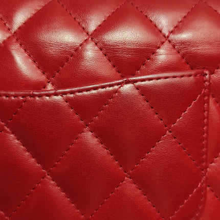 Sac bandoulière Chanel Baguette à rabat en agneau rouge et noir, double chaîne argentée