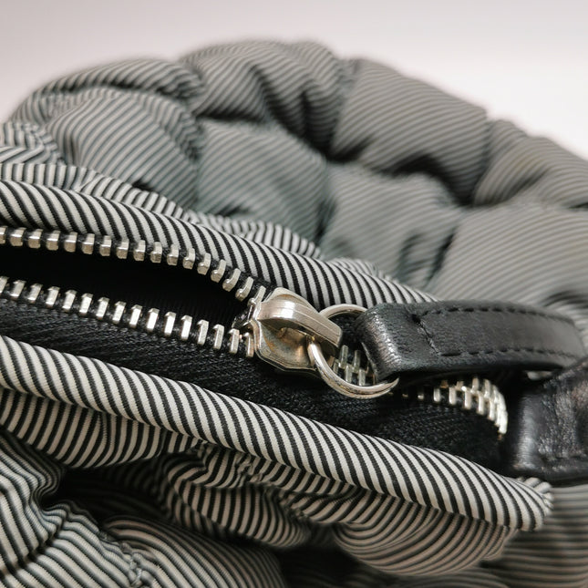 Sac à rabat matelassé à rayures Chanel Bubble Chain, cabas rouge/blanc