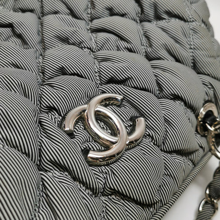 Sac à rabat matelassé à rayures Chanel Bubble Chain, cabas rouge/blanc
