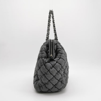 Sac à rabat matelassé à rayures Chanel Bubble Chain, cabas rouge/blanc