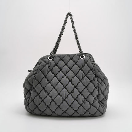 Sac à rabat matelassé à rayures Chanel Bubble Chain, cabas rouge/blanc