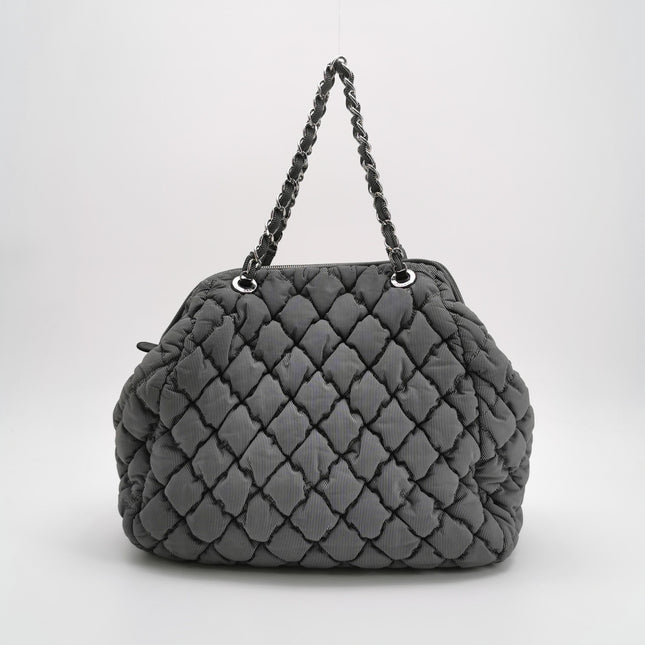 Sac à rabat matelassé à rayures Chanel Bubble Chain, cabas rouge/blanc