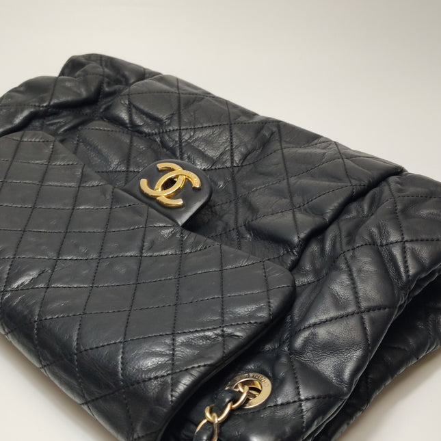 Chanel Chic Quilt Flap Large Black Leather Gold Hardware Shoulder Bag