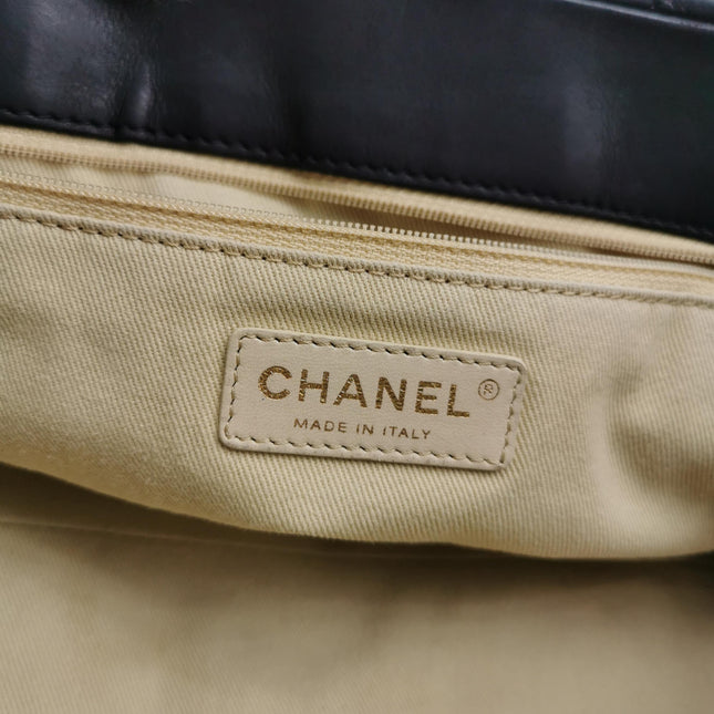 Chanel Chic Quilt Flap Large Black Leather Gold Hardware Shoulder Bag