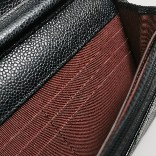 Chanel Wallet on Chain Classique rabat en cuir grainé noir, finition argentée