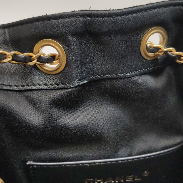 Chanel Wallet on Chain Classique rabat en cuir grainé noir, finition argentée