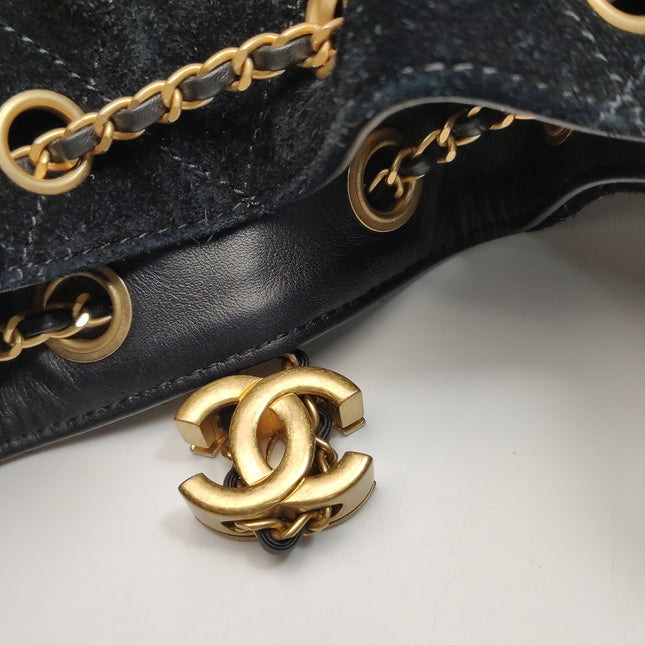 Chanel Wallet on Chain Classique rabat en cuir grainé noir, finition argentée
