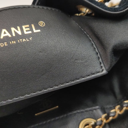 Chanel Wallet on Chain Classique rabat en cuir grainé noir, finition argentée