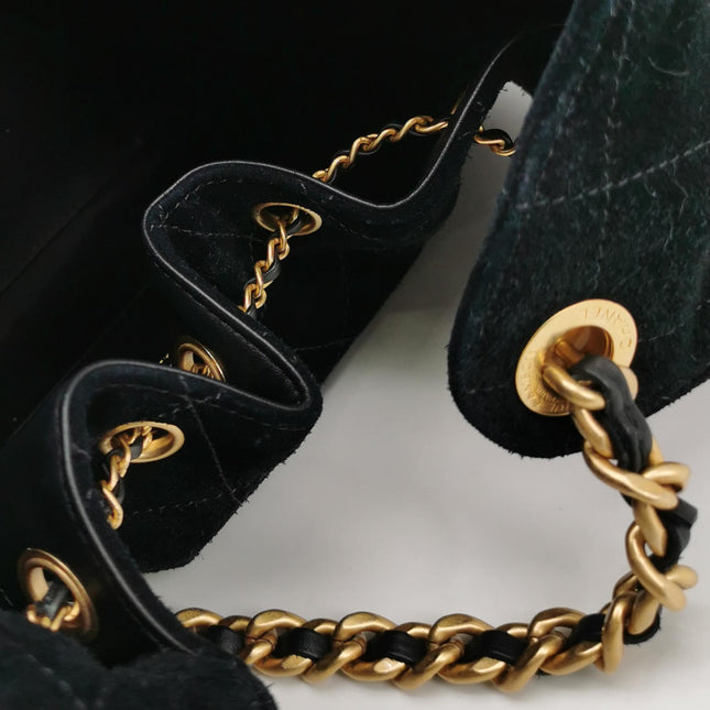 Chanel Wallet on Chain Classique rabat en cuir grainé noir, finition argentée