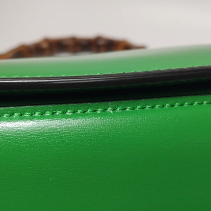 Sac à poignée supérieure Gucci Bamboo 1947 petit en cuir Box vert avec sangle en toile