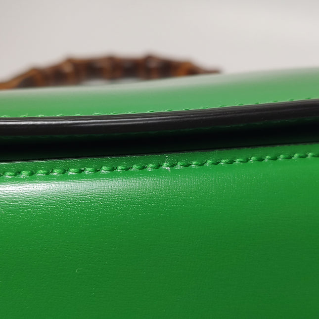 Sac à poignée supérieure Gucci Bamboo 1947 petit en cuir Box vert avec sangle en toile