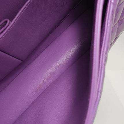 Chanel Classique rabat moyen cuir verni rouge finitions argentées