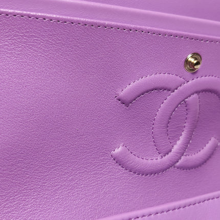 Chanel Classique rabat moyen cuir verni rouge finitions argentées