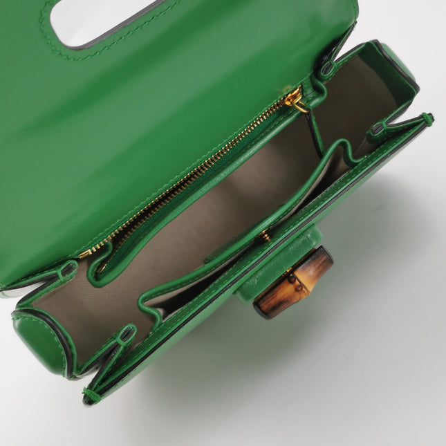 Sac à poignée supérieure Gucci Bamboo 1947 petit en cuir Box vert avec sangle en toile