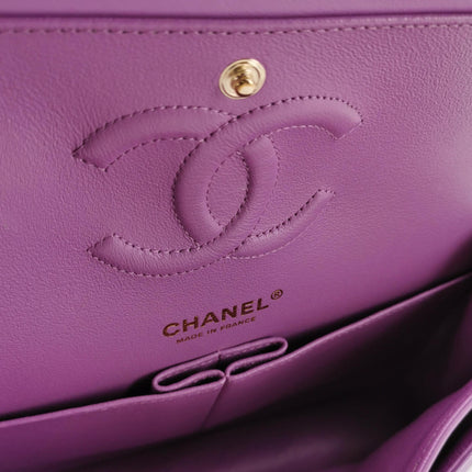 Chanel Classique rabat moyen cuir verni rouge finitions argentées