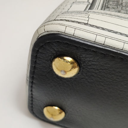 Sac bandoulière Louis Vuitton x Fornasetti Cannes Vase en cuir verni architectural