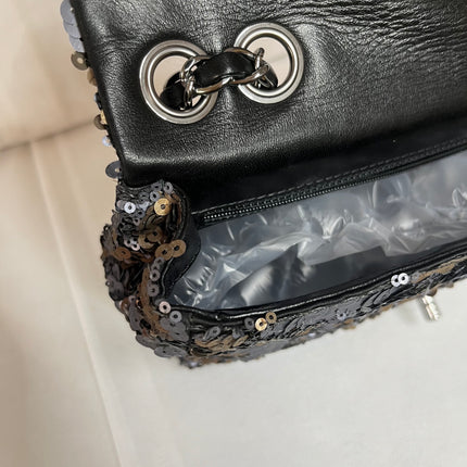 Sac Chanel Paillettes Flap Bag Rectangulaire Mini Paillettes Bleu Marine et Argent