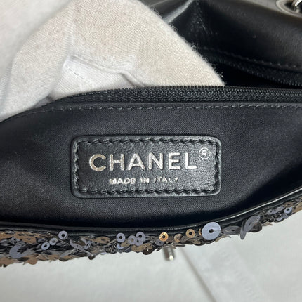 Sac Chanel Paillettes Flap Bag Rectangulaire Mini Paillettes Bleu Marine et Argent