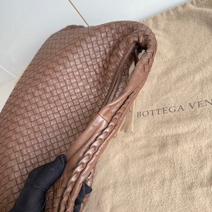 Bottega Veneta Intrecciato Hobo Bag Medium Milk Chocolate Brown leather 47cm