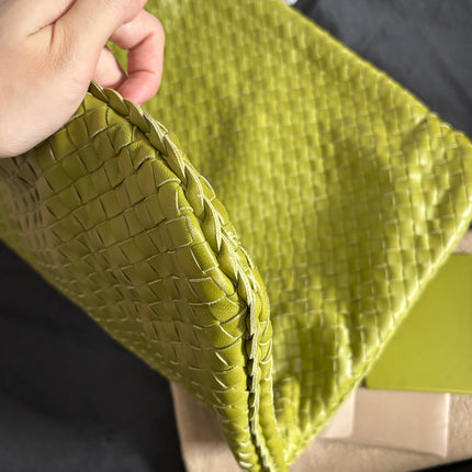 Bottega Veneta Veneta Hobo Maxi Avocado Green Intrecciato Leather Bag 50cm