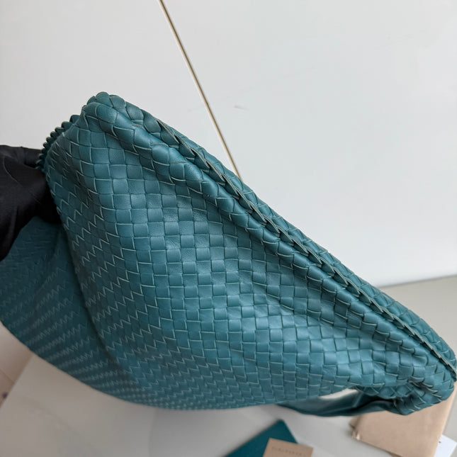 Bottega Veneta Veneta Hobo Maxi Green Intrecciato Leather Bag 51cm