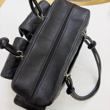 Sac Reporter Grande Taille Chanel Cambon Multipoches en Cuir de Veau Noir Logo Blanc