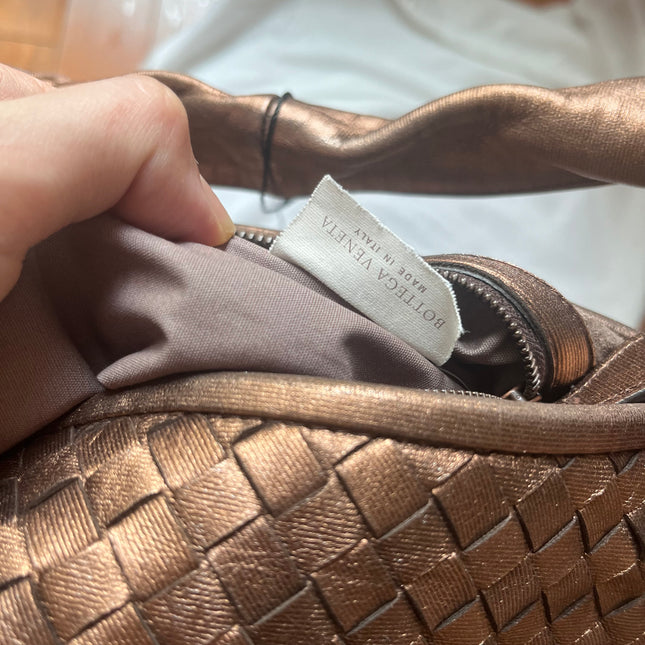 Sold Bottega Veneta Veneta Hobo Large Metallic Copper Leather 46cm