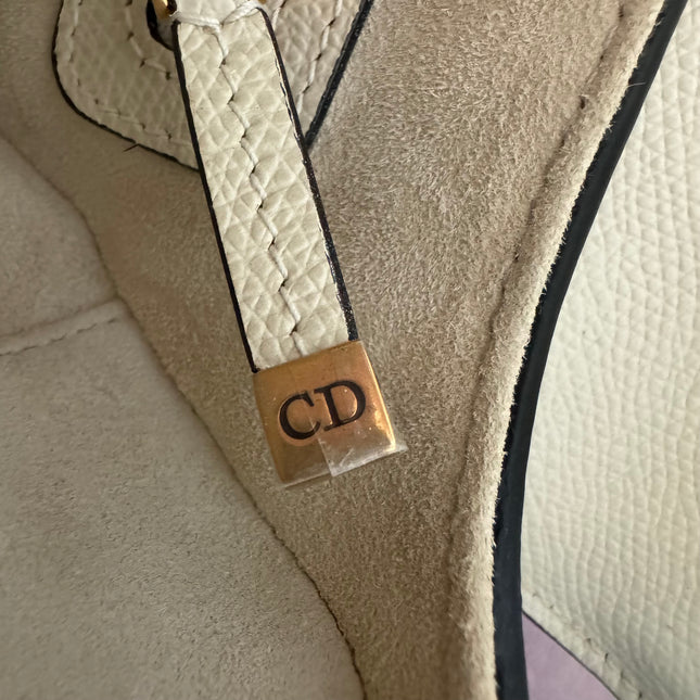 Dior Saddle Medium 2019 White Grained Leather Handbag