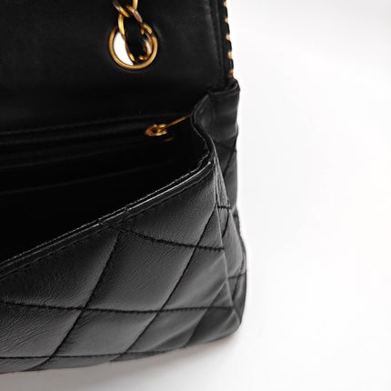 Chanel Classic Flap Medium Happy Stitch Cuir de veau vieilli noir Finitions dorées, 2015-2016