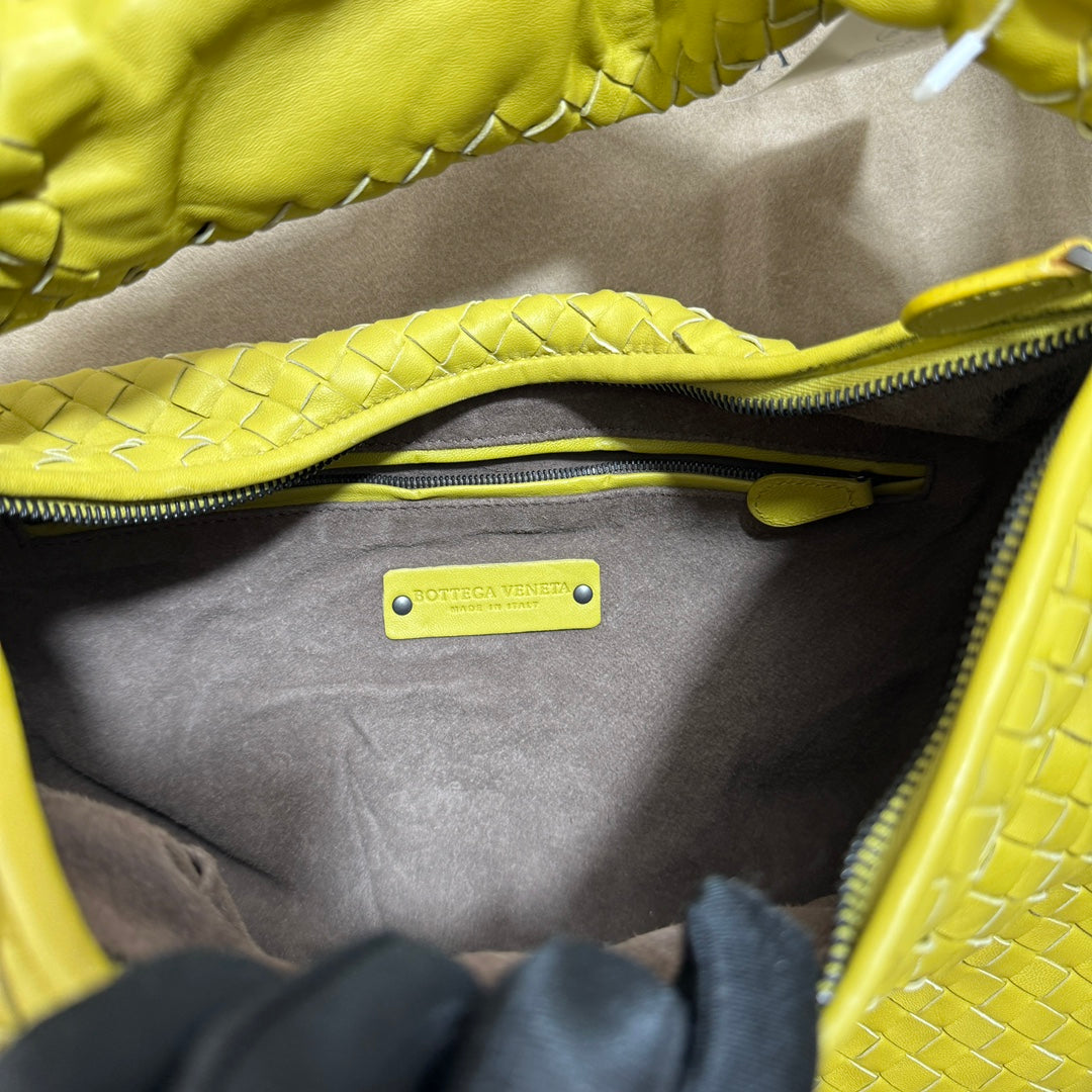 Bottega Veneta Veneta Hobo Medium Yellow Intrecciato Leather Bag 47cm