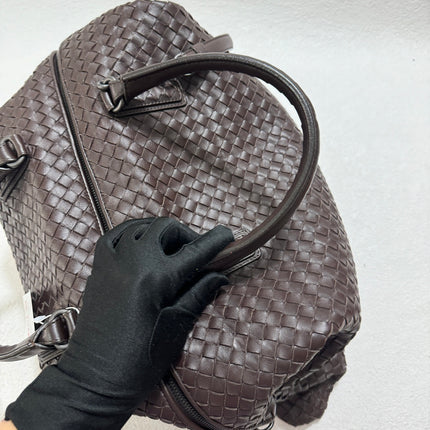 Sold Bottega Veneta Maxi Convertible Tote Bag Hobo Brown Leather Two-way Carry 50cm