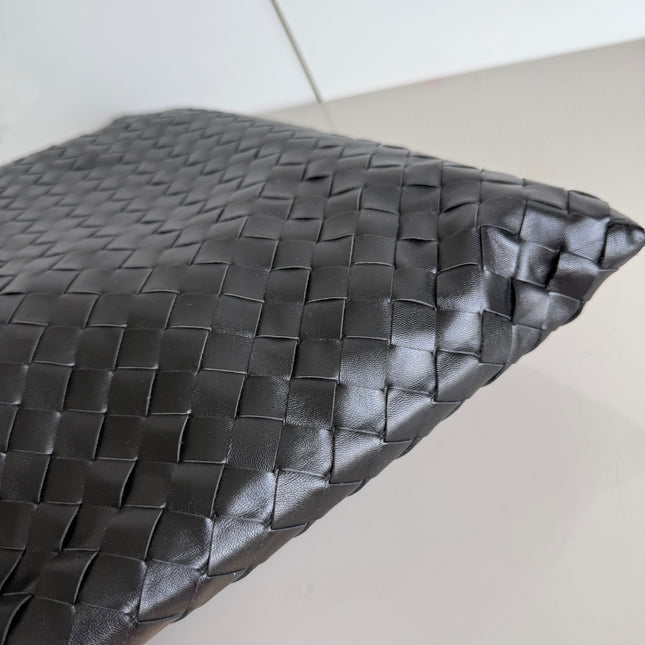 Bottega Veneta Hop Large Leather Black Hobo Bag